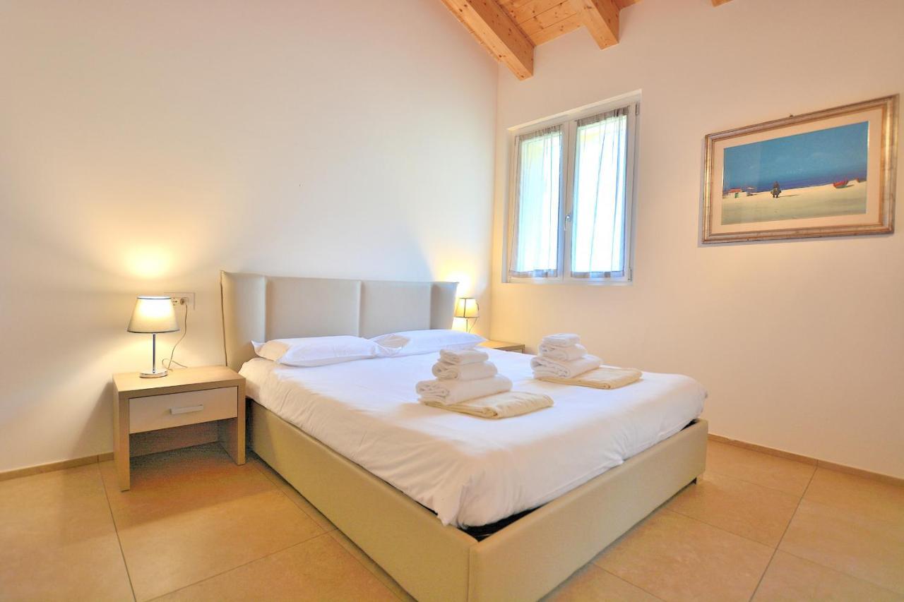 South Apartment With Pool Torri Del Benaco Exterior foto