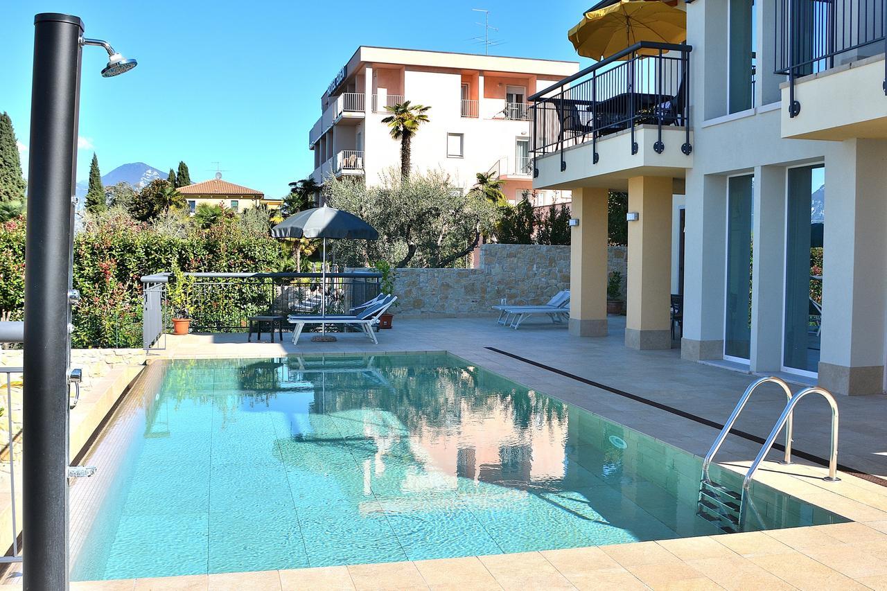 South Apartment With Pool Torri Del Benaco Exterior foto