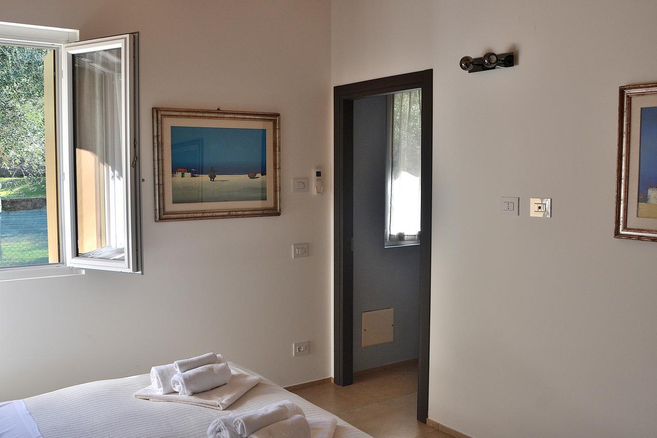South Apartment With Pool Torri Del Benaco Exterior foto